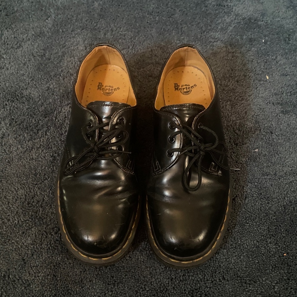 Low rise women’s Doc.Martens (size 6)